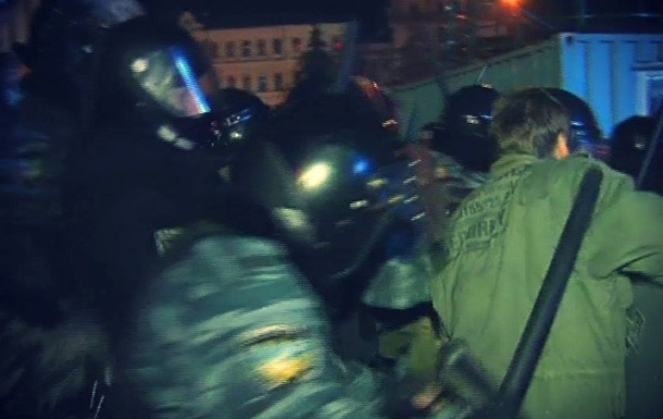 Разгон Евромайдана в Киеве: десятки митингующих остаются поблизости Майдана Незалежности