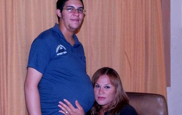 В Аргентині одружилися вагітний чоловік та його подруга-транссексуал