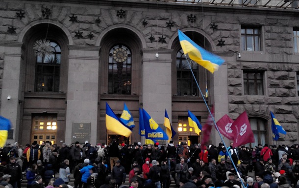 Азаров заявил, что ему известны инициаторы беспорядков в Киеве