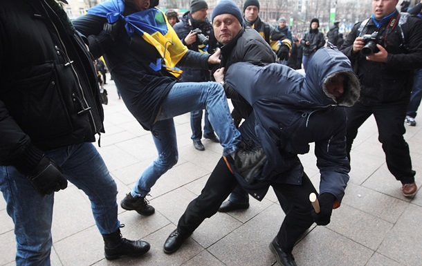 Янукович возмущен захватом митингующими админзданий 