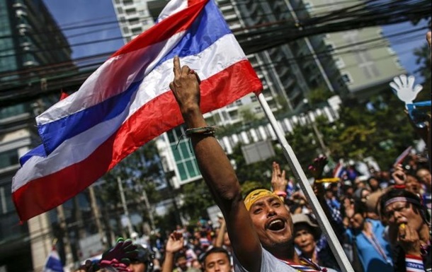 Таиландская оппозиция заявила о победе над властями