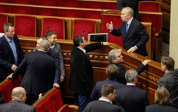 Верховная Рада рассмотрела законопроект об отставке правительства Азарова 