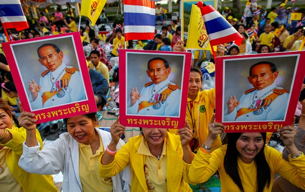 Король Таїланду в день народження закликав підданих підтримати стабільність