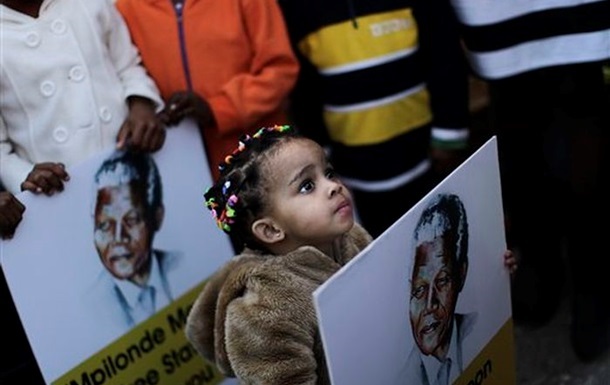 Нельсон Мандела - екс-президент ЮАР и лауреат Нобелевской премии мира 
