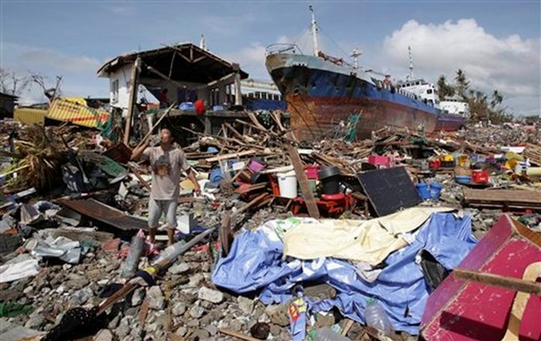 Число жертв тайфуна на Филиппинах выросло до 5,7 тысячи