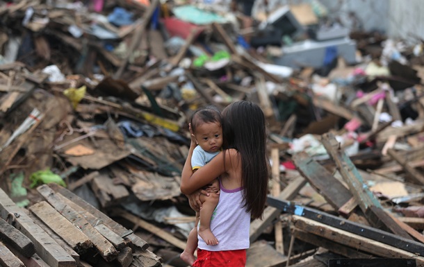 Кількість жертв тайфуну Хаян досягла 5800 людей