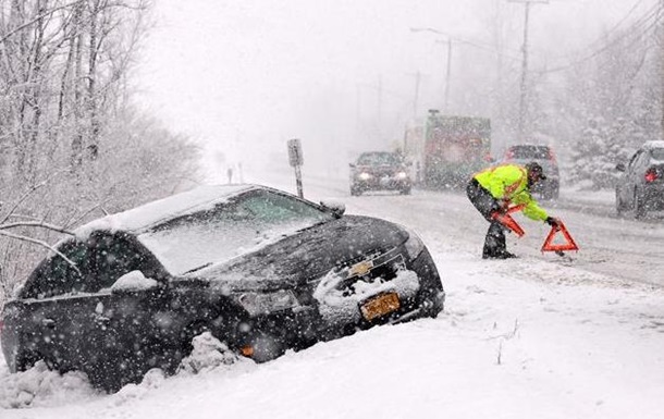 На юг и восток США обрушились снежные бури - погибли не менее пяти человек