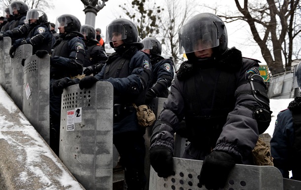 Милиция начала штурм блокпостов митингующих в центре Киева - оппозиция 