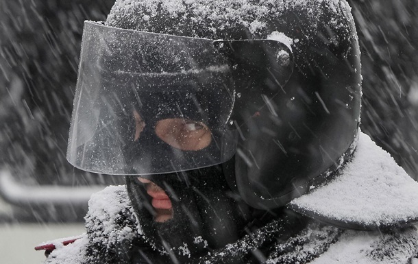 Правоохранители ликвидировали палатки митингующих на Михайловской площади