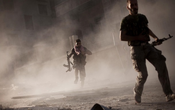 Сирийские исламисты отобрали у умеренных повстанцев американское оборудование, США приостановили помощь