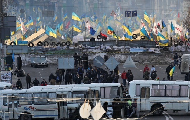 500 киевлян согласились сносить баррикады на Майдане, но пришел всего один