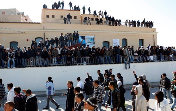 Італія: Мігранти зашили собі роти на знак протесту проти депортації