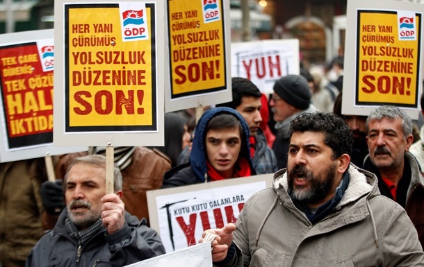Турция: В ходе операции Большая взятка своих постов лишились 70 чиновников