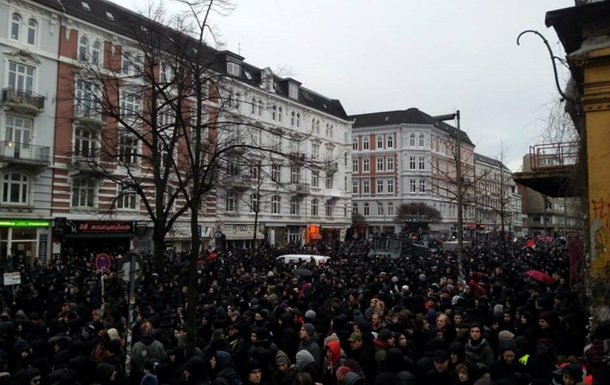 В Гамбурге в результате уличных столкновений пострадали 82 полицейских
