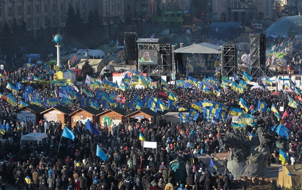 Яценюк: Перше завдання народного об єднання Майдан - формування нової Конституції