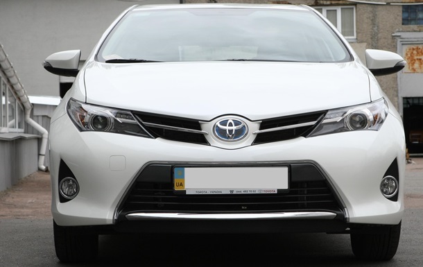 Корреспондент: Персональний тролейбус. Тест-драйв Toyota Auris Hybrid