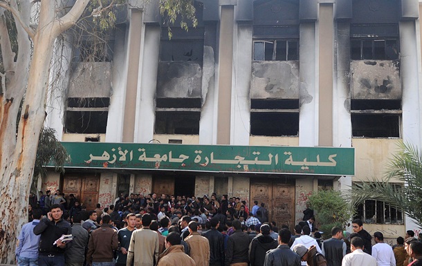 Братья-мусульмане подожгли здания университета в Каире