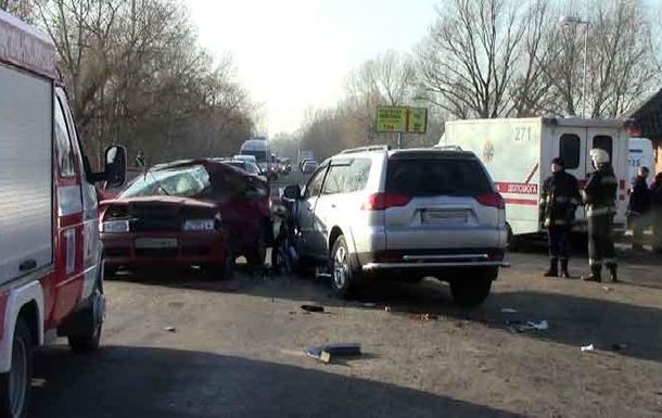 В Ивано-Франковской области в результате столкновения легковых автомобилей погибли 3 человека