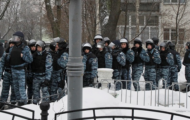 У новорічну ніч правопорядок в Україні забезпечуватимуть 12 тисяч міліціонерів - МВС
