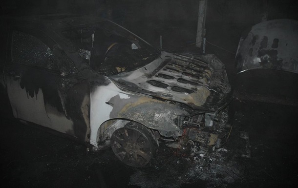 У Франції в новорічну ніч спалили понад тисячу автомобілів