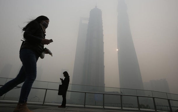  Зеленый город Китая  полностью утонул в смоге