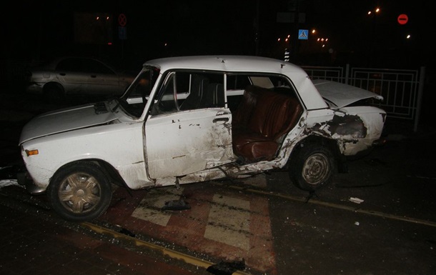 В ДТП в Харькове погибла женщина. Среди пострадавших - двухлетний ребенок