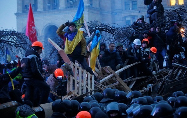 На Майдані в Києві побили та облили зеленкою студента, запідозривши в ньому провокатора