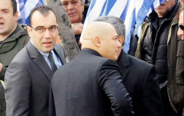В Греции отправили в тюрьму двух депутатов ультраправой партии