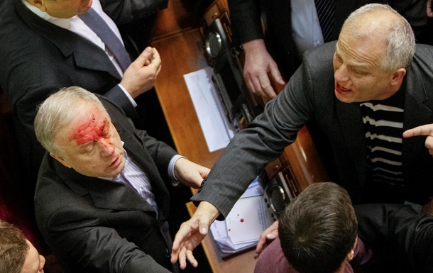Милиция завела уголовные дела за хулиганство в парламенте