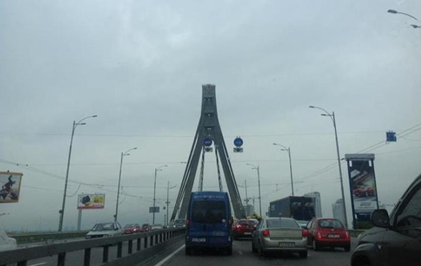 Рух Московським мостом у Києві 18 січня перекриють