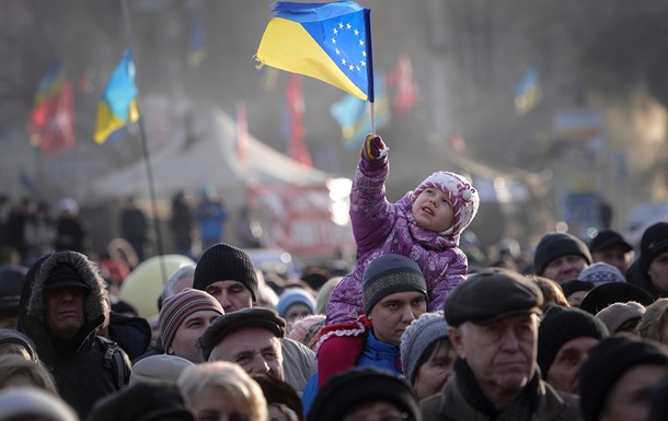 На Майдане проходит восьмое Народное Вече, в оцеплении под АП стоят срочники внутренних войск