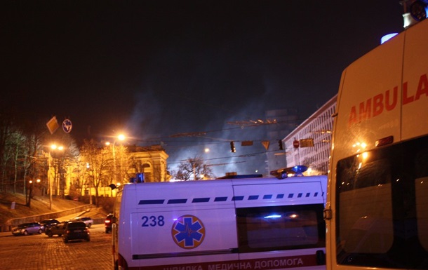Против митингующих на улице Грушевского снова применили слезоточивый газ