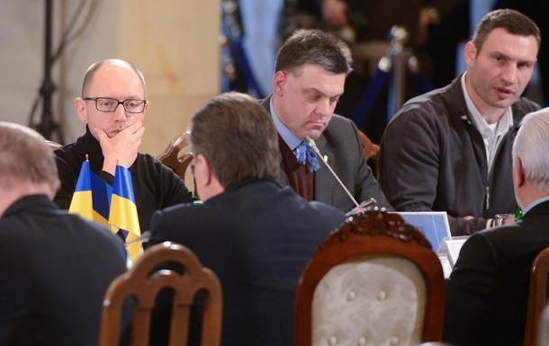 В администрации президента началась встреча Януковича с лидерами оппозиционных сил