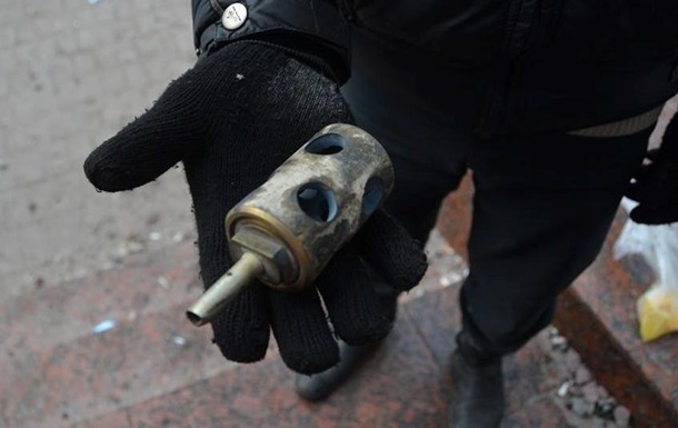Милиции в арсенал добавили пять видов  гуманных  гранат