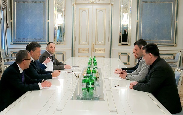 В Адміністрації президента триває зустріч з лідерами опозиції