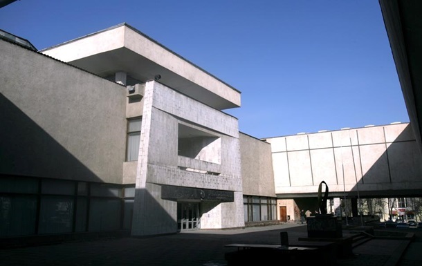 Викрадену на корпоративі в Киргизії картину Айвазовського підкинули назад у музей