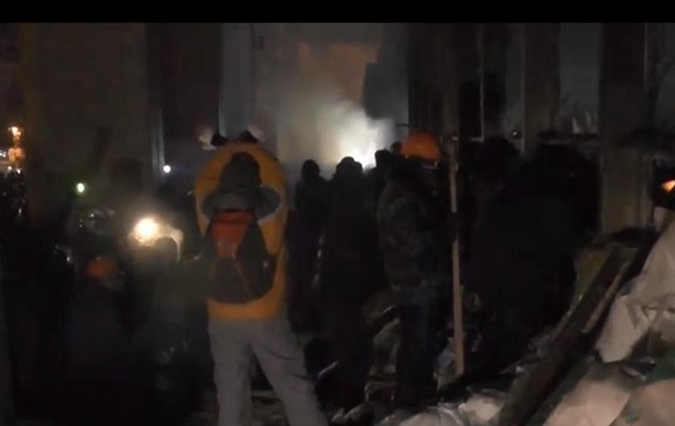 Во время штурма Украинского дома пострадали два правоохранителя - МВД