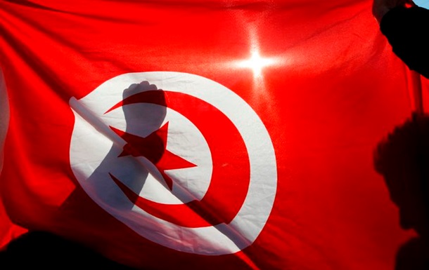  В Тунисе приняли демократическую конституцию 