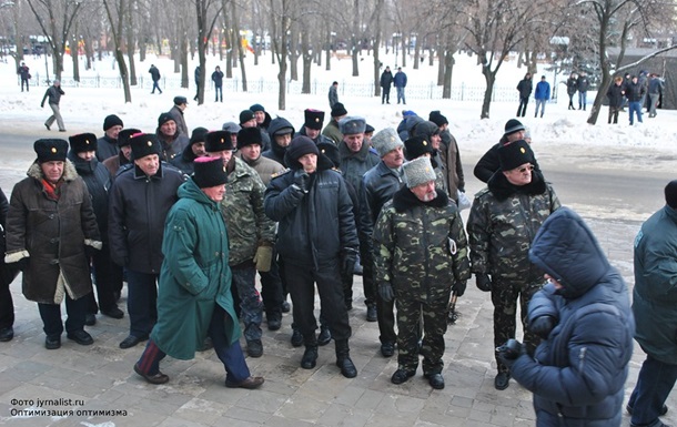 В Луганске милиция взяла под надзор продажу пиротехники и бейсбольных бит