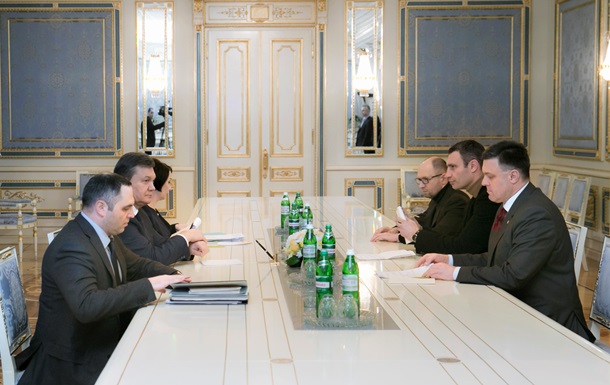 В Администрации президента завершилась встреча Януковича с лидерами оппозиции