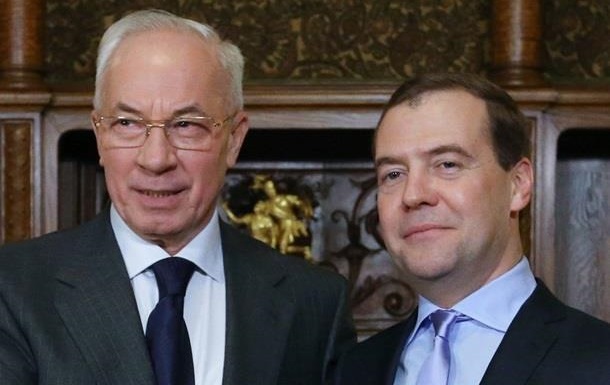 Азаров телефоном повідомив Медведєву про рішення подати у відставку