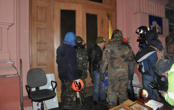 Бандити правого спрямування захоплюють ліберальний протест в Україні - Time