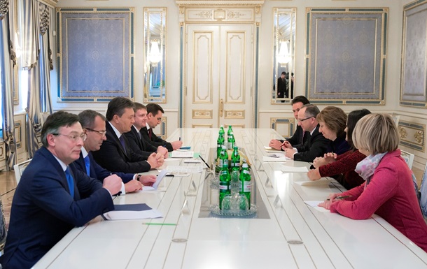 Янукович обговорив з Ештон варіанти розв язання політичної кризи в Україні