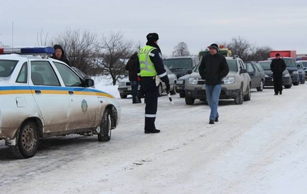 На Житомирской трассе милиция отобрала лекарства, которые везли на Майдан 