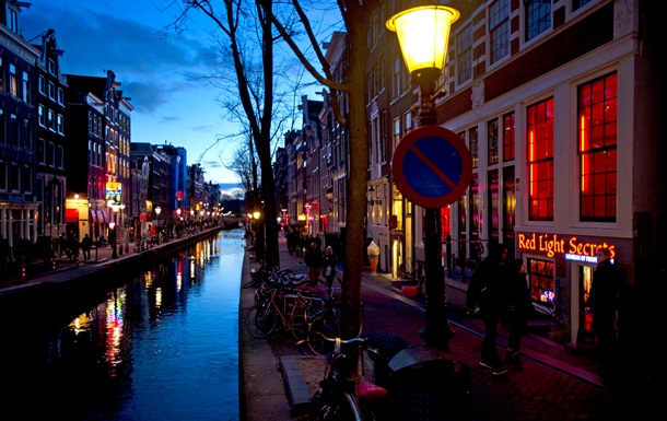 Тайны красных фонарей. В Амстердаме открылся первый в мире музей проституции 