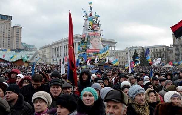 Совет Майдана требует немедленного возврата Украины к Конституции 2004 года