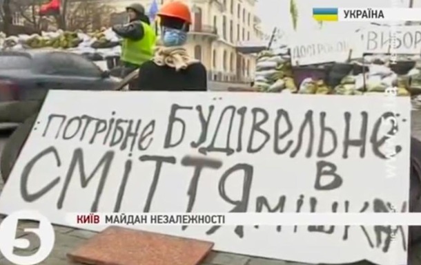 На Євромайдані почали реконструювати барикади, які розтанули