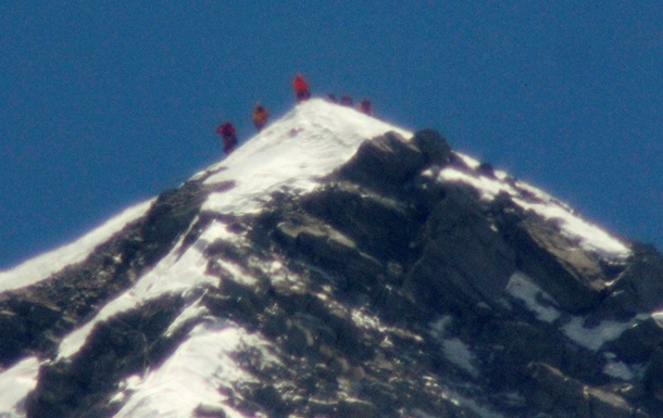 Влада Непалу знизила вдвічі ціну сходження на Еверест