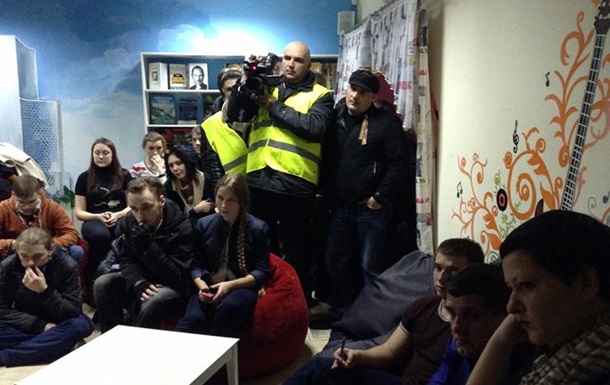 Невідомі напали на кафе в Донецьку, 12 осіб затримано 
