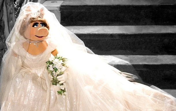 Вивьен Вествуд создала свадебное платье для персонажа Маппет-шоу